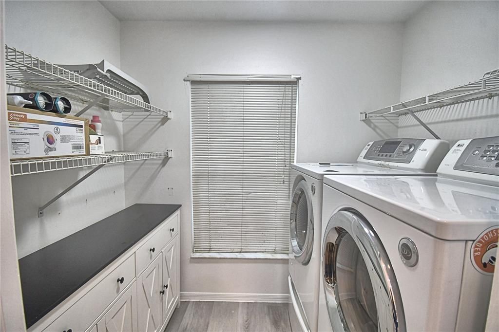 For Sale: $327,000 (3 beds, 2 baths, 1427 Square Feet)