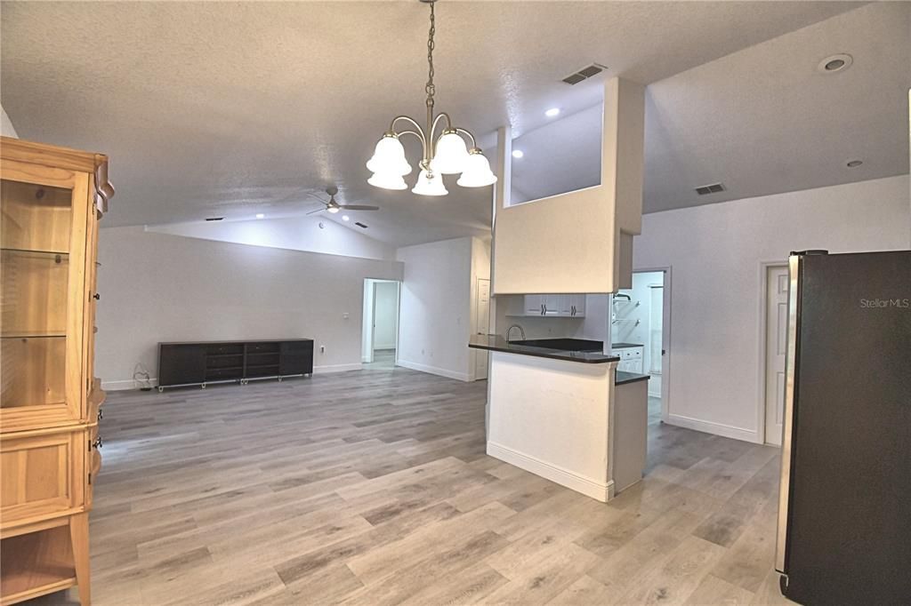 For Sale: $327,000 (3 beds, 2 baths, 1427 Square Feet)