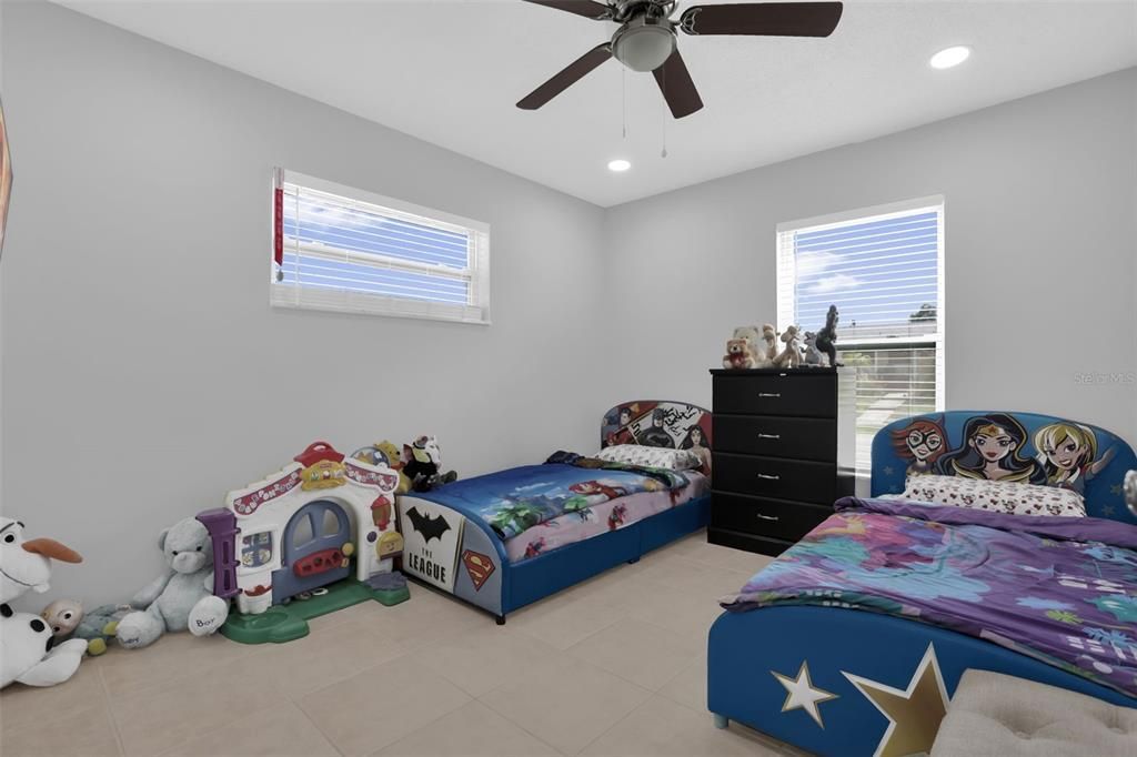 For Sale: $375,000 (3 beds, 2 baths, 1288 Square Feet)