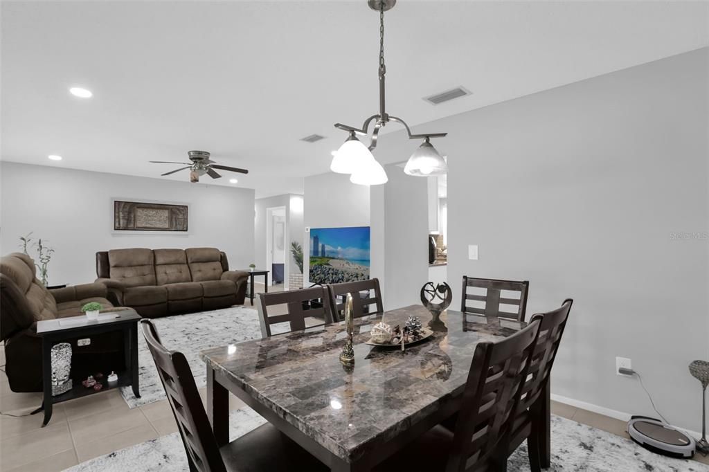 For Sale: $375,000 (3 beds, 2 baths, 1288 Square Feet)