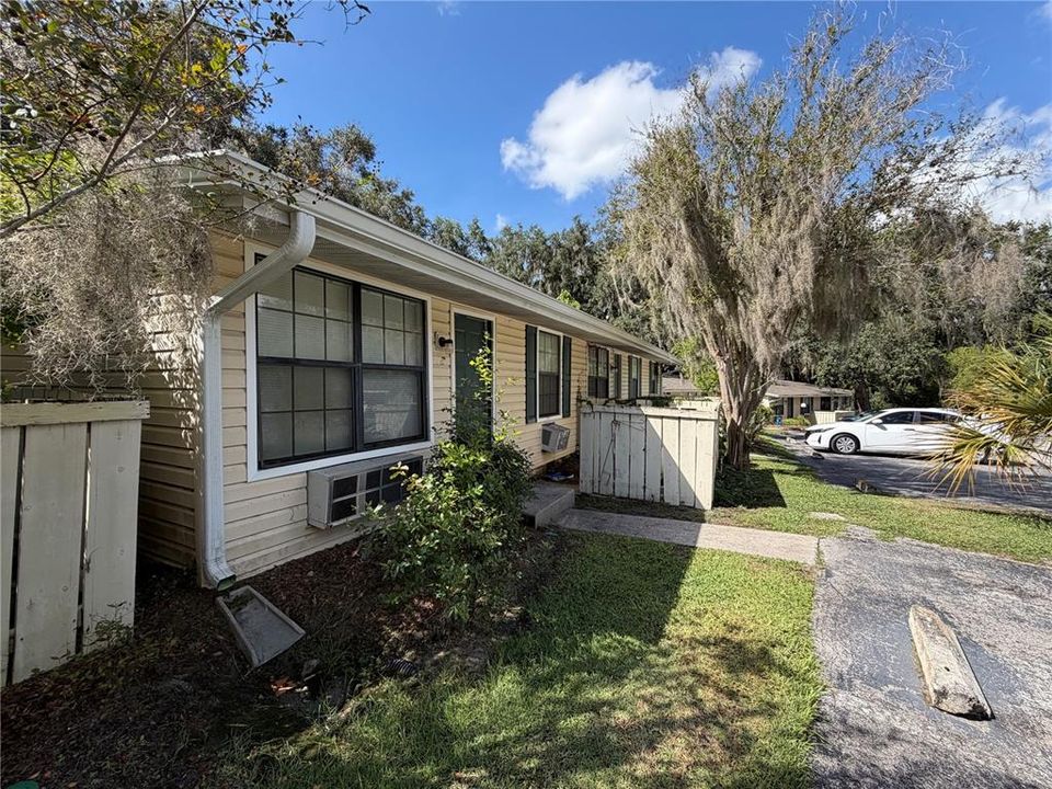 For Sale: $88,000 (1 beds, 1 baths, 548 Square Feet)