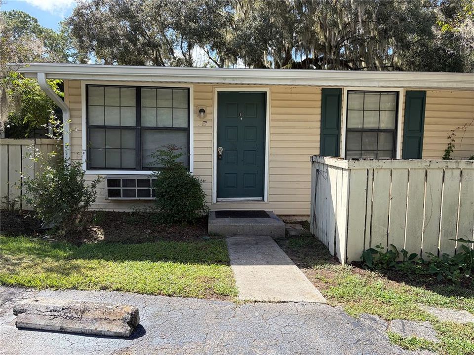 For Sale: $88,000 (1 beds, 1 baths, 548 Square Feet)