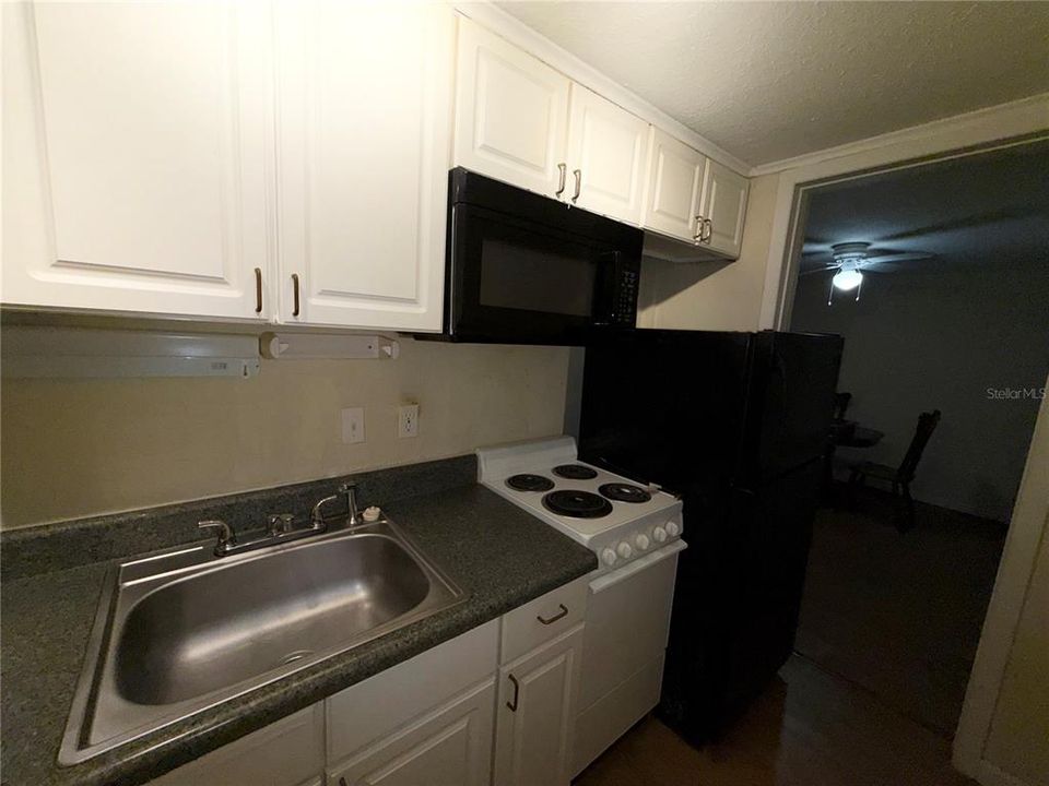 For Sale: $88,000 (1 beds, 1 baths, 548 Square Feet)