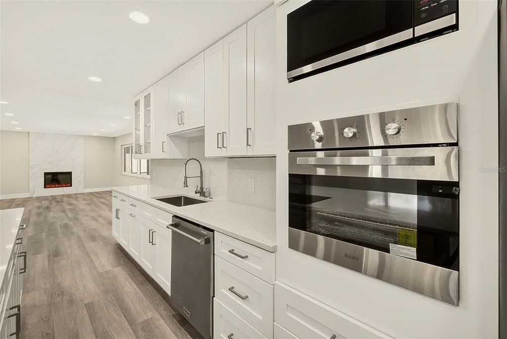 En Venta: $1,100,000 (6 camas, 3 baños, 3680 Pies cuadrados)