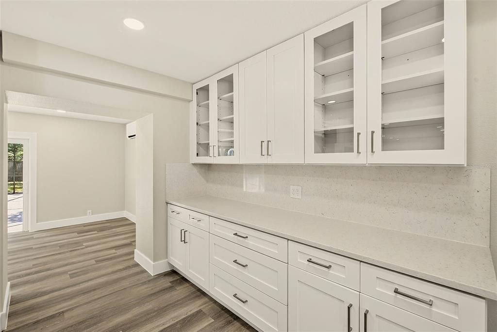 En Venta: $1,100,000 (6 camas, 3 baños, 3680 Pies cuadrados)