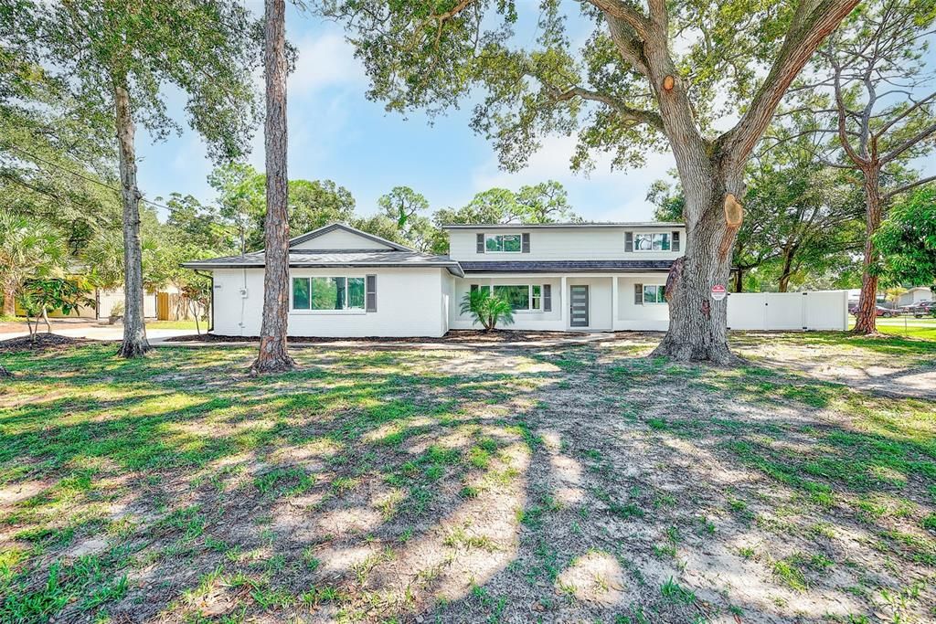 En Venta: $1,100,000 (6 camas, 3 baños, 3680 Pies cuadrados)