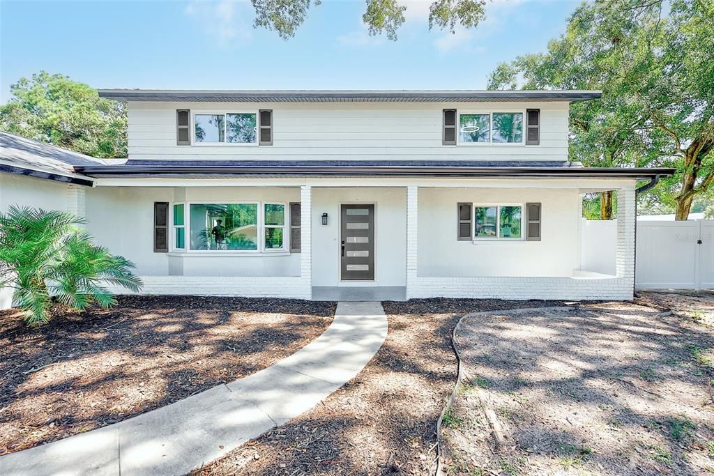 En Venta: $1,100,000 (6 camas, 3 baños, 3680 Pies cuadrados)