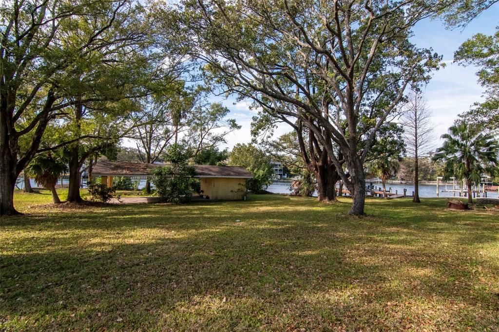На продажу: $1,299,000 (0.45 acres)