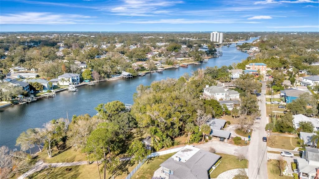 На продажу: $1,299,000 (0.45 acres)