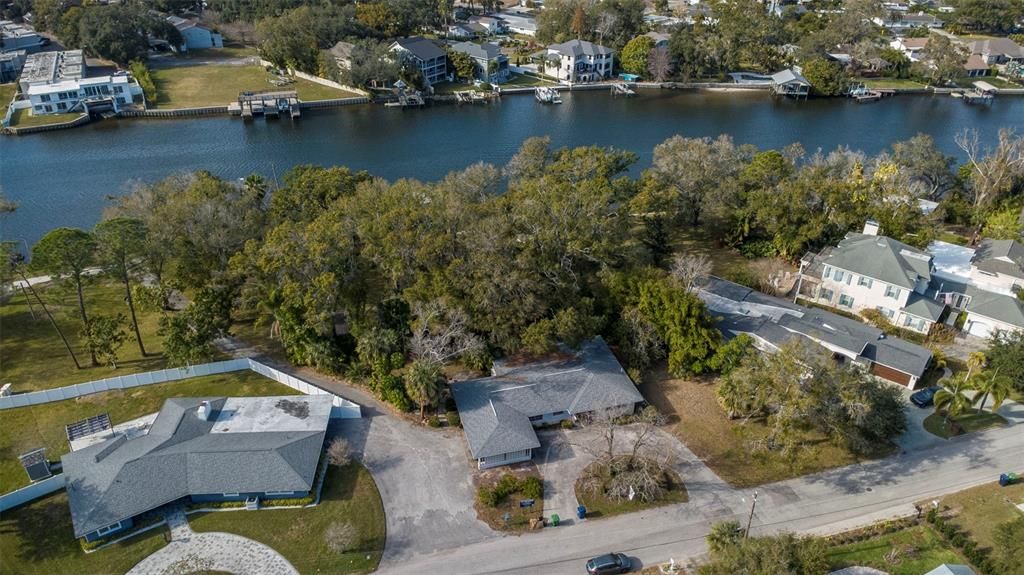 На продажу: $1,299,000 (0.45 acres)