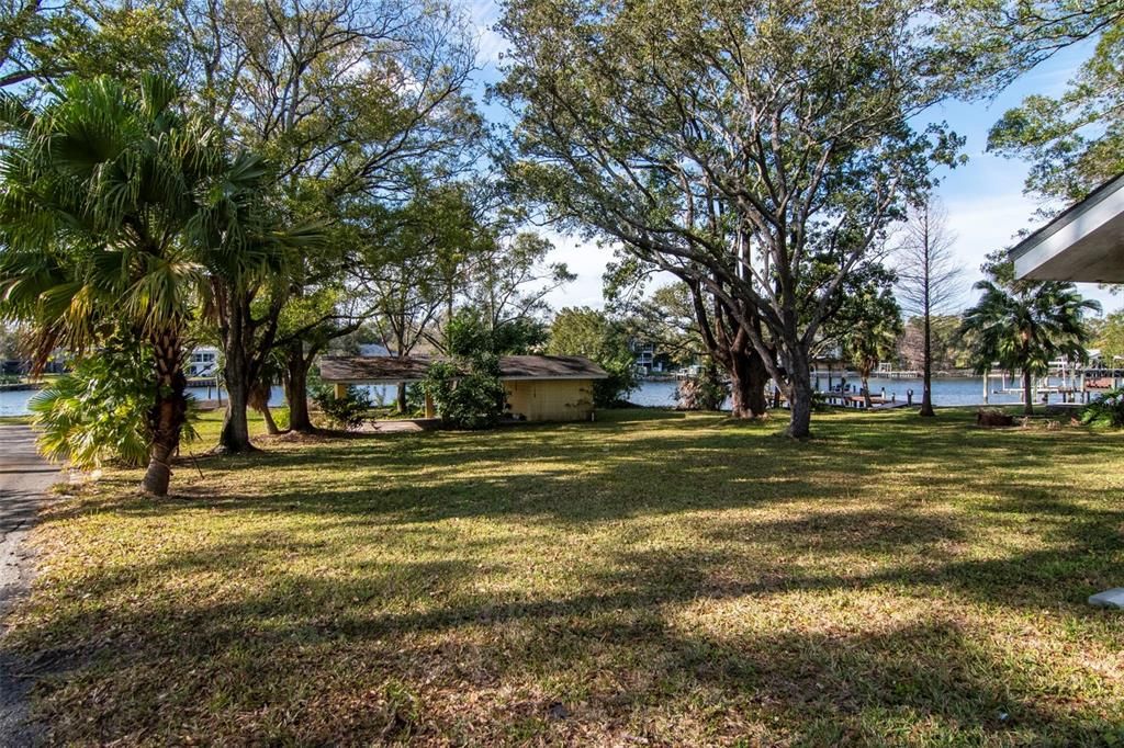 На продажу: $1,299,000 (0.45 acres)