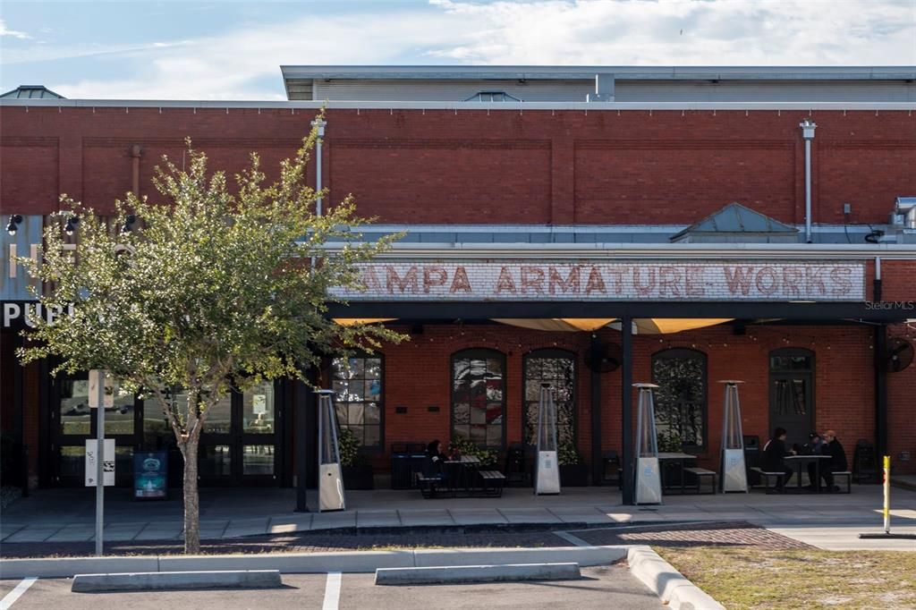 На продажу: $1,299,000 (0.45 acres)