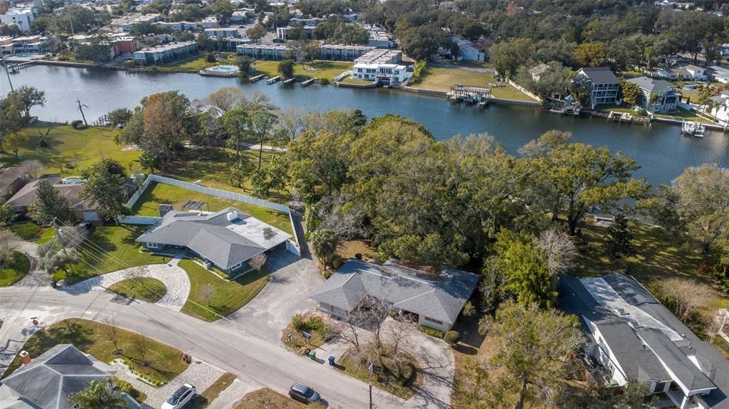 На продажу: $1,299,000 (0.45 acres)