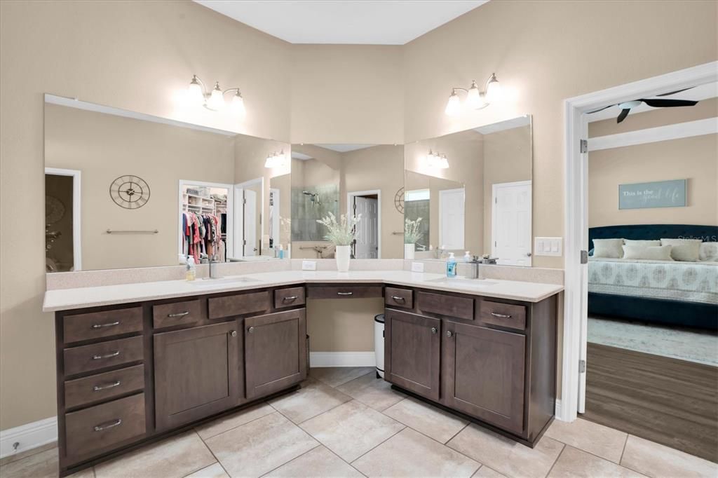 For Sale: $785,000 (4 beds, 3 baths, 3048 Square Feet)