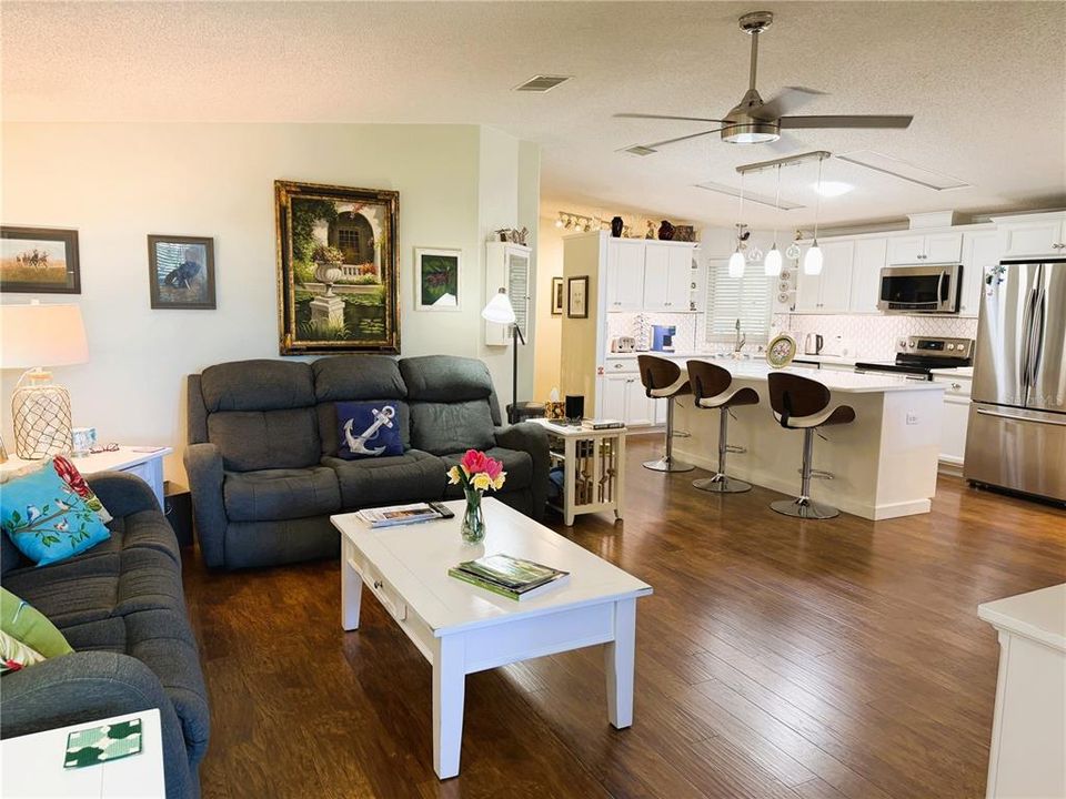 For Sale: $274,900 (2 beds, 2 baths, 1659 Square Feet)