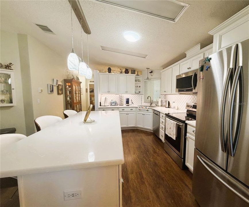 For Sale: $274,900 (2 beds, 2 baths, 1659 Square Feet)