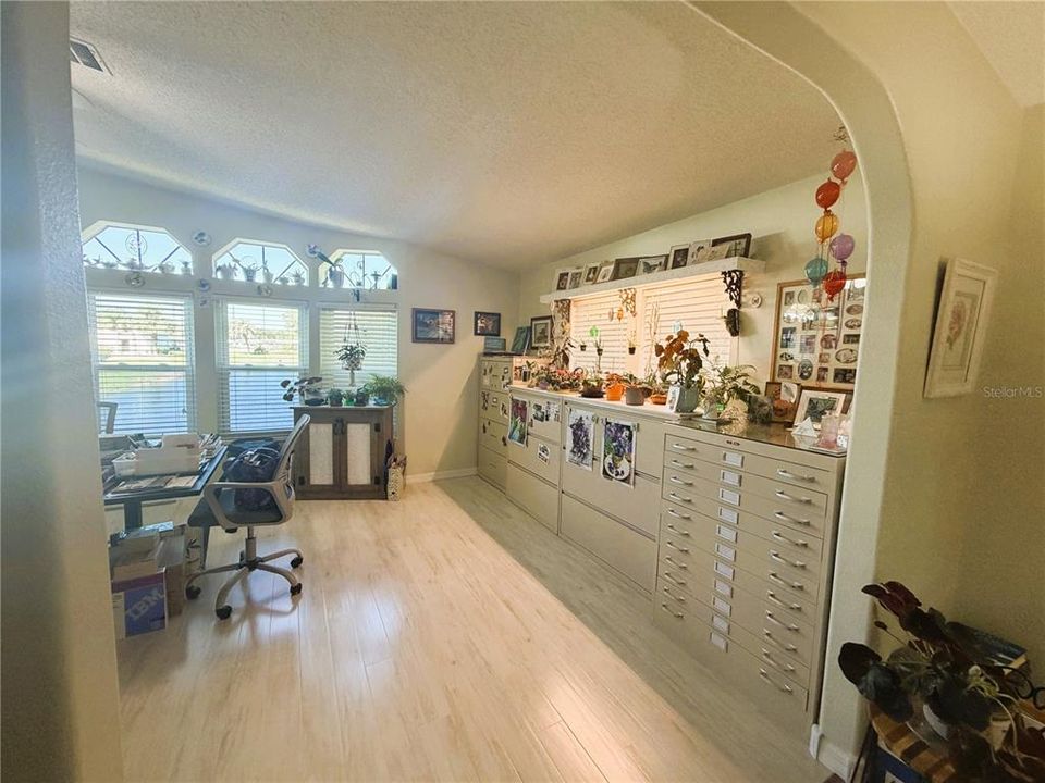 For Sale: $274,900 (2 beds, 2 baths, 1659 Square Feet)