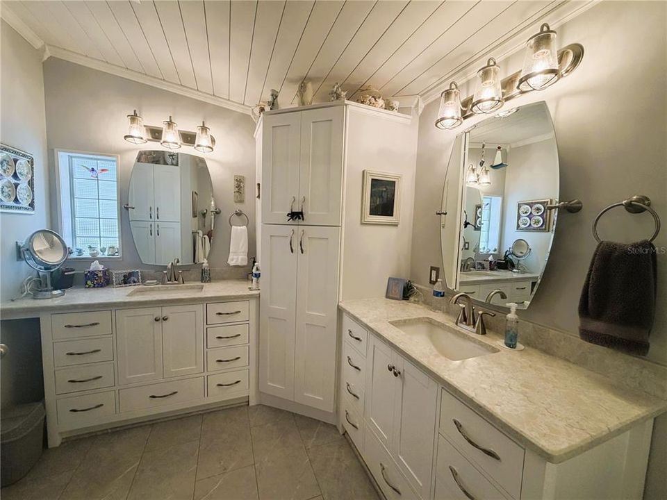 For Sale: $274,900 (2 beds, 2 baths, 1659 Square Feet)