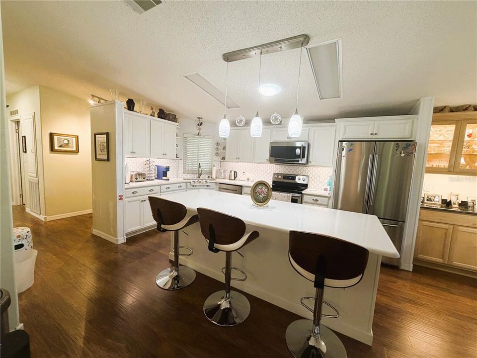 For Sale: $274,900 (2 beds, 2 baths, 1659 Square Feet)