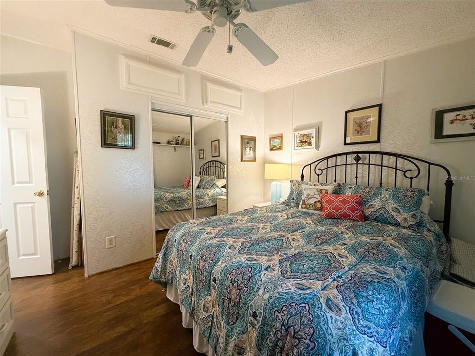 For Sale: $274,900 (2 beds, 2 baths, 1659 Square Feet)