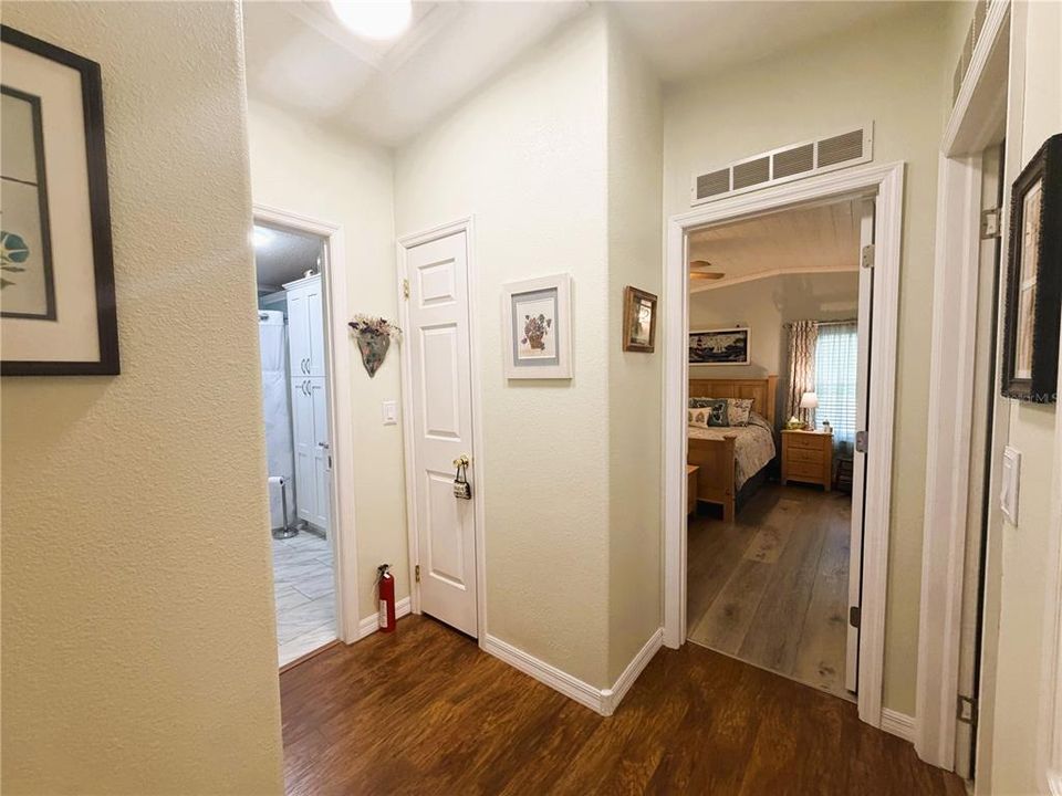 For Sale: $274,900 (2 beds, 2 baths, 1659 Square Feet)