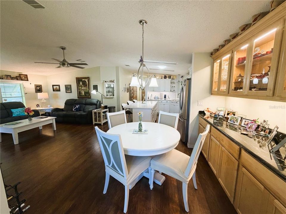 For Sale: $274,900 (2 beds, 2 baths, 1659 Square Feet)