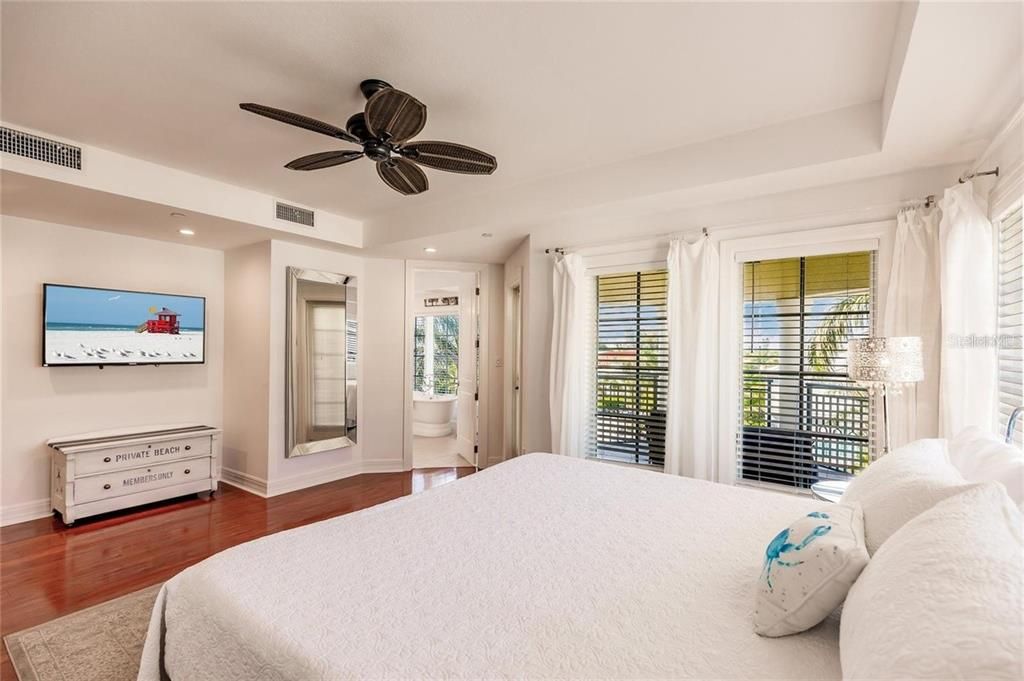 For Sale: $2,495,000 (4 beds, 3 baths, 3236 Square Feet)