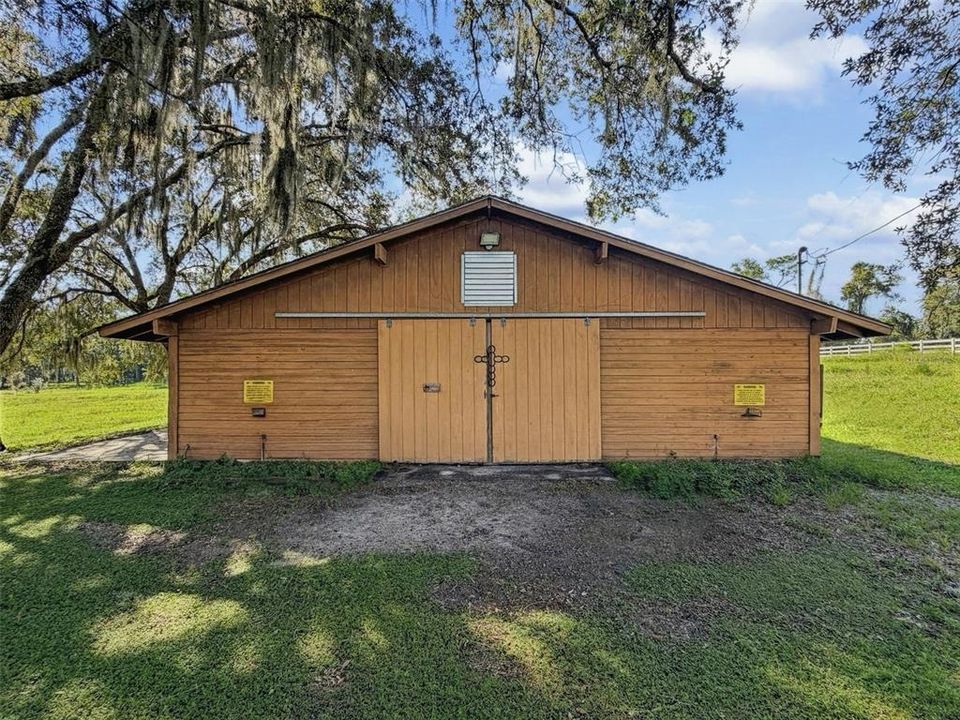 En Venta: $700,000 (10.10 acres)