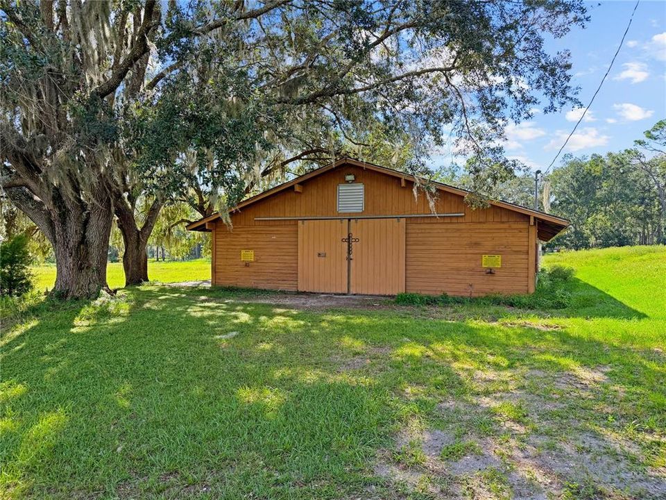 En Venta: $700,000 (10.10 acres)
