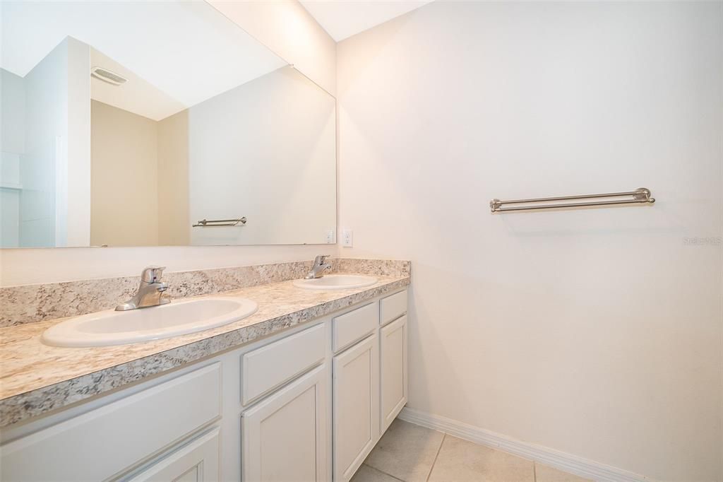 В аренду: $1,950 (3 спален, 2 ванн, 1516 Квадратных фут)