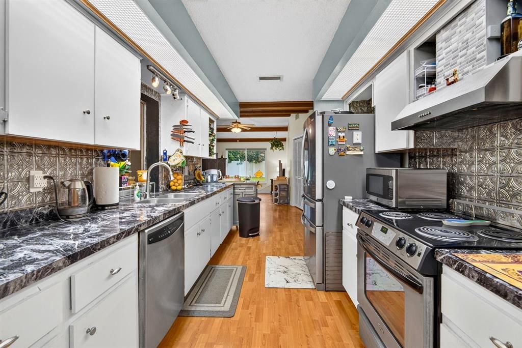 На продажу: $420,000 (3 спален, 2 ванн, 1706 Квадратных фут)