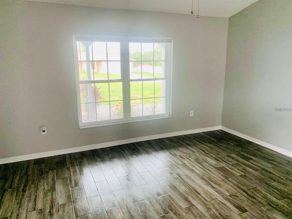 For Rent: $1,850 (3 beds, 2 baths, 1371 Square Feet)