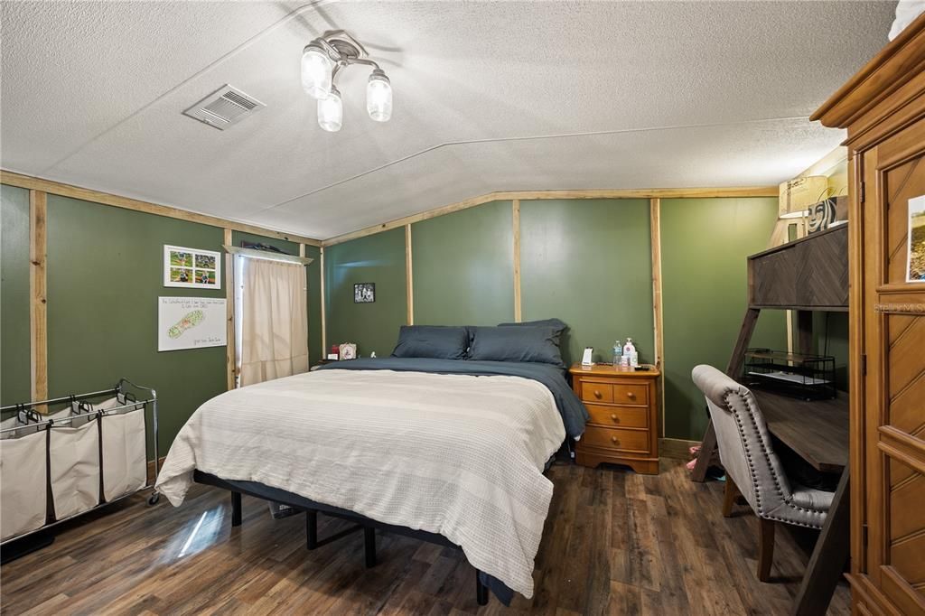 For Sale: $359,000 (3 beds, 2 baths, 980 Square Feet)