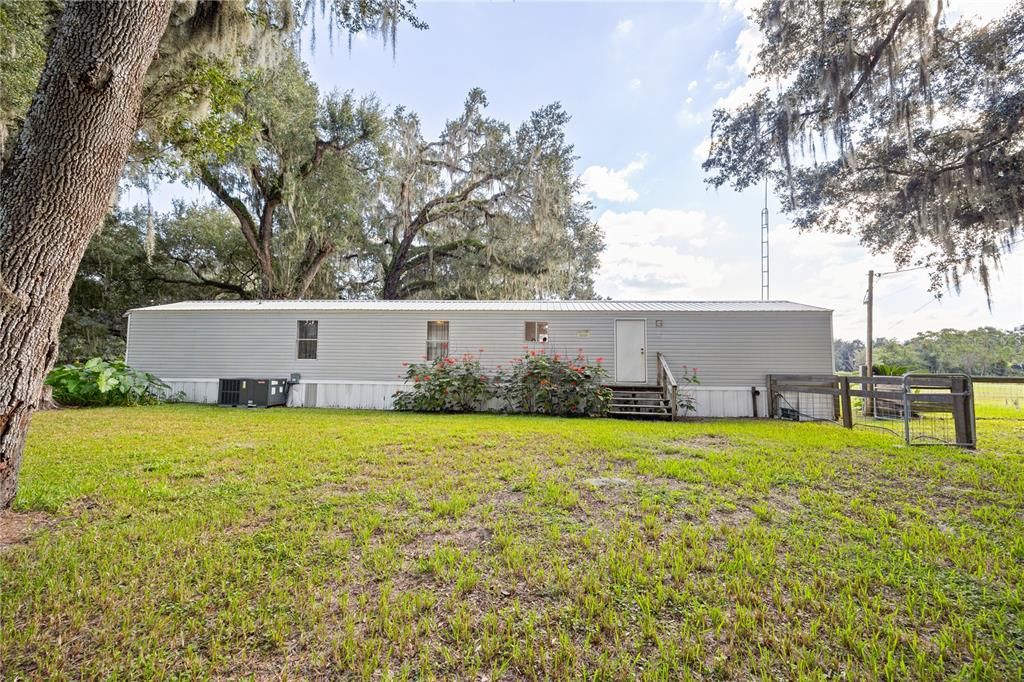 For Sale: $359,000 (3 beds, 2 baths, 980 Square Feet)