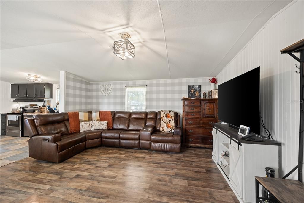 For Sale: $359,000 (3 beds, 2 baths, 980 Square Feet)