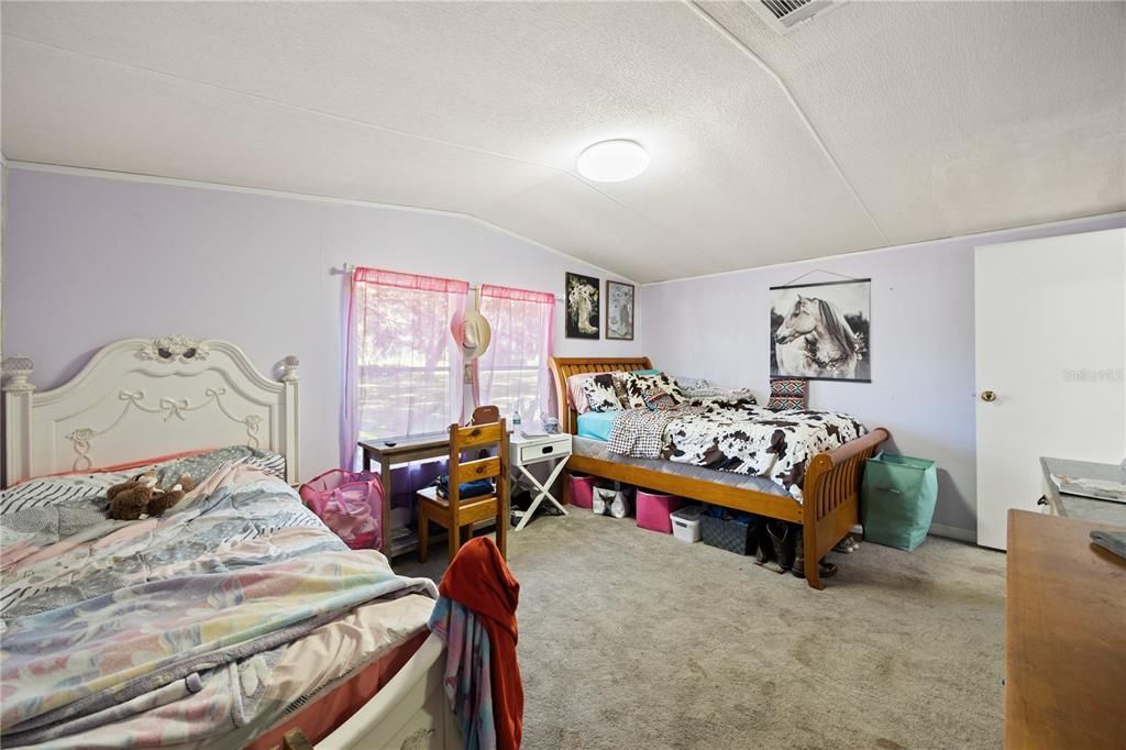 For Sale: $359,000 (3 beds, 2 baths, 980 Square Feet)