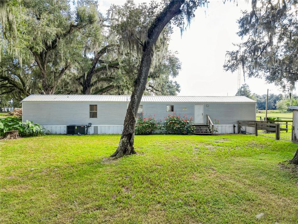For Sale: $359,000 (3 beds, 2 baths, 980 Square Feet)