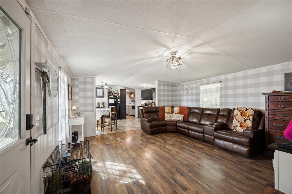 For Sale: $359,000 (3 beds, 2 baths, 980 Square Feet)