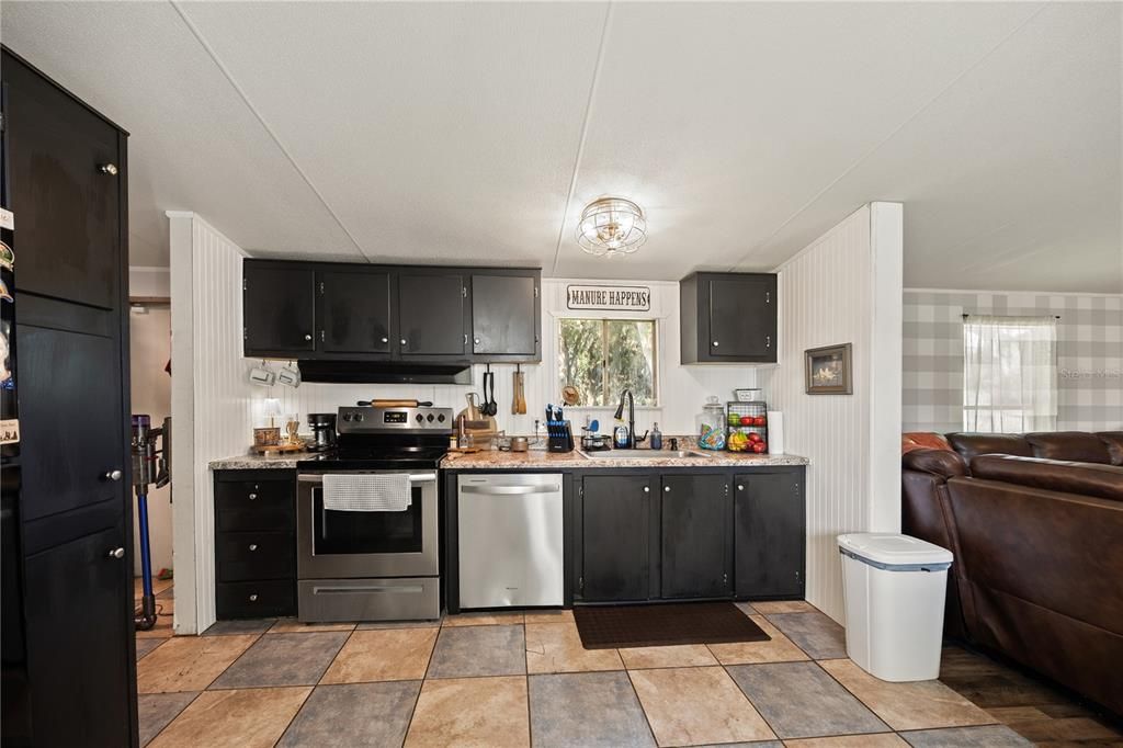 For Sale: $359,000 (3 beds, 2 baths, 980 Square Feet)