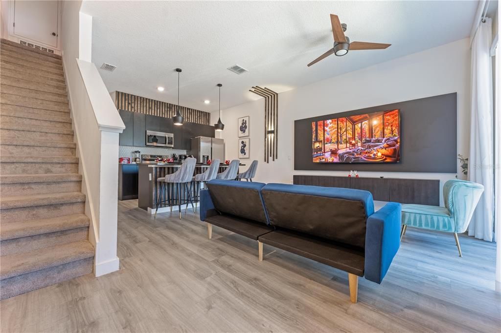 For Sale: $369,000 (3 beds, 3 baths, 1365 Square Feet)