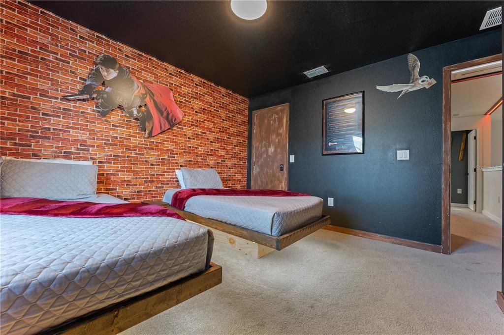 For Sale: $369,000 (3 beds, 3 baths, 1365 Square Feet)