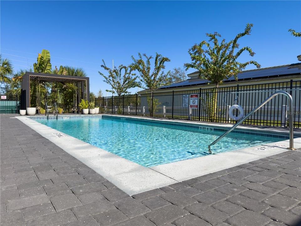 For Sale: $369,000 (3 beds, 3 baths, 1365 Square Feet)
