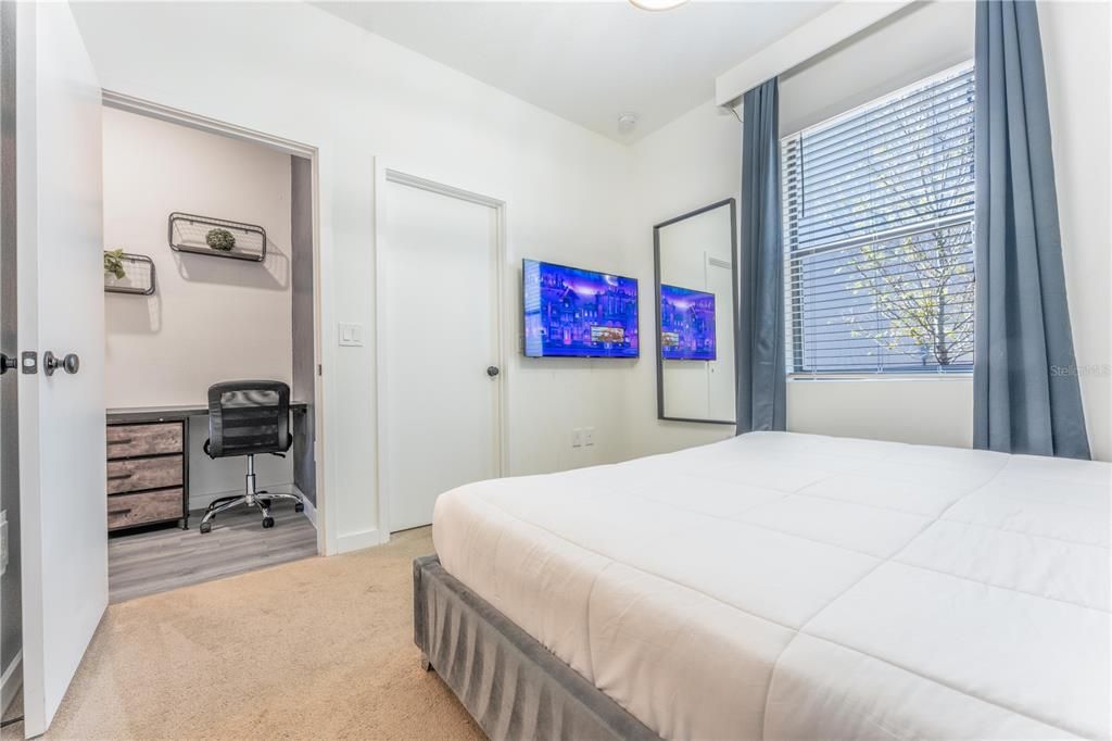 For Sale: $369,000 (3 beds, 3 baths, 1365 Square Feet)