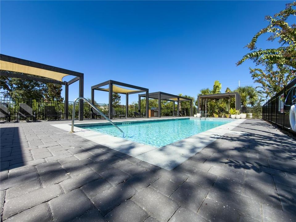 For Sale: $369,000 (3 beds, 3 baths, 1365 Square Feet)