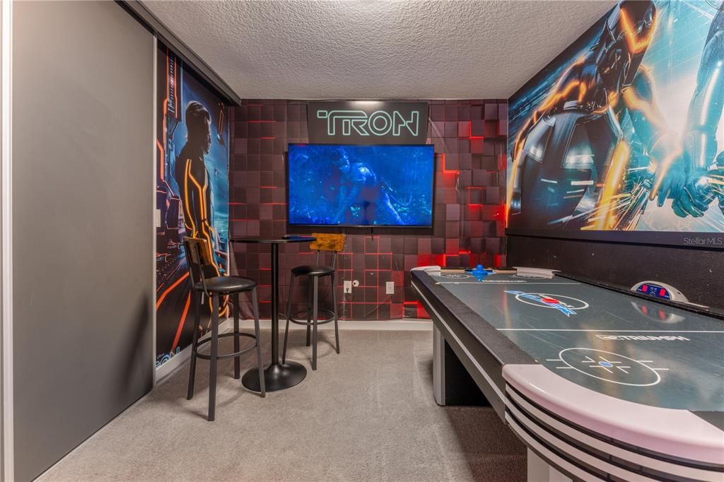 For Sale: $369,000 (3 beds, 3 baths, 1365 Square Feet)