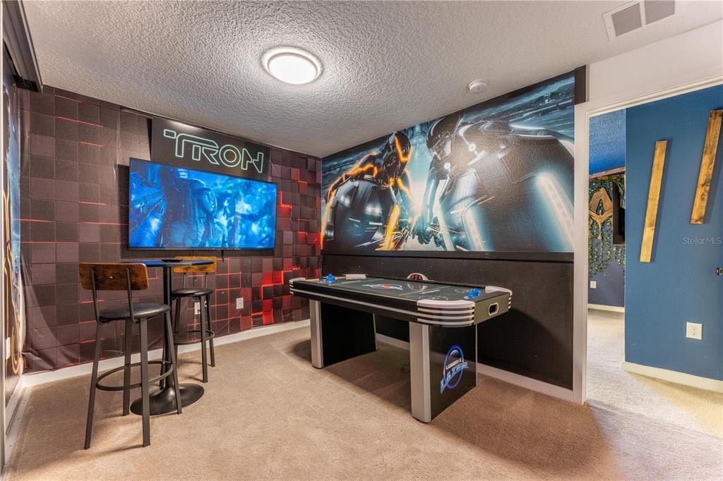 For Sale: $369,000 (3 beds, 3 baths, 1365 Square Feet)