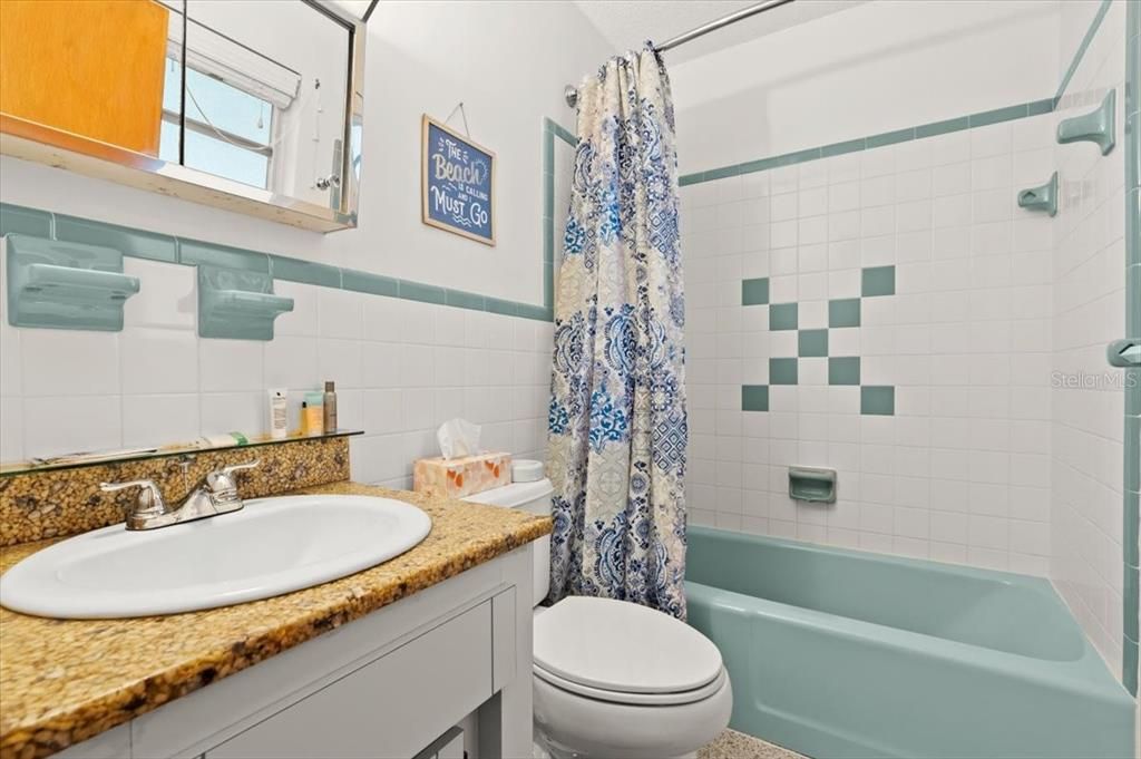 Activo con contrato: $239,900 (2 camas, 1 baños, 1022 Pies cuadrados)