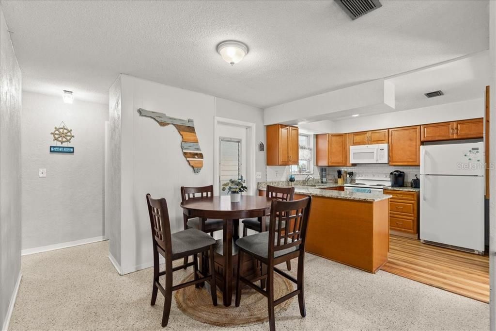 Activo con contrato: $239,900 (2 camas, 1 baños, 1022 Pies cuadrados)
