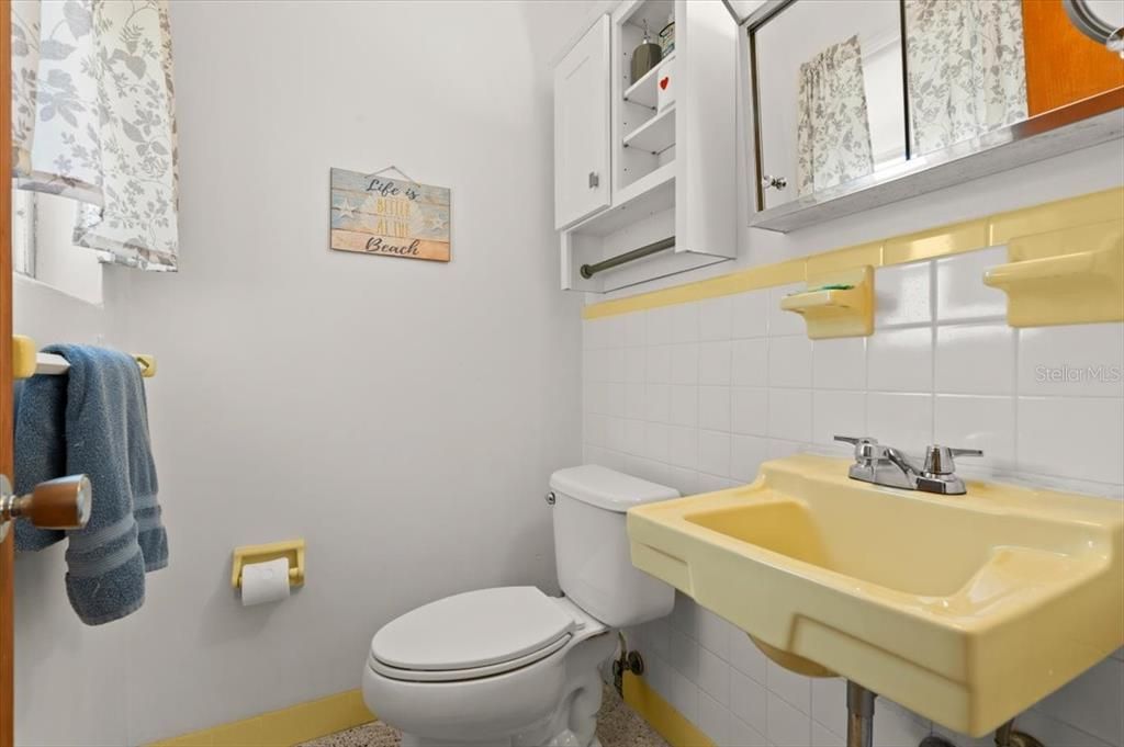 Activo con contrato: $239,900 (2 camas, 1 baños, 1022 Pies cuadrados)