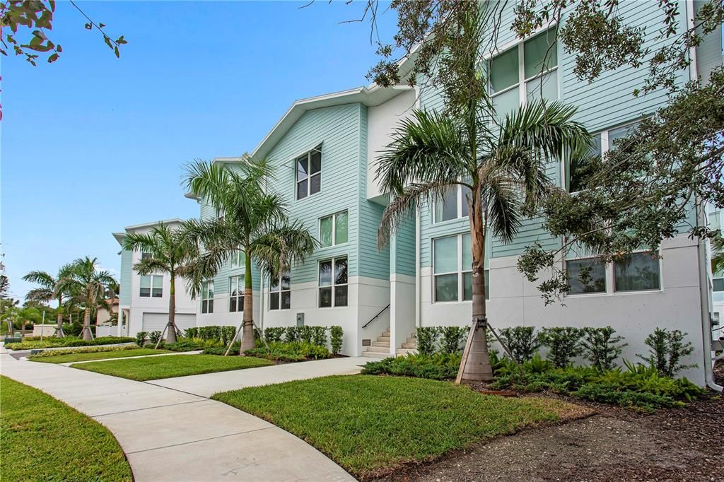 En Venta: $664,990 (3 camas, 2 baños, 2415 Pies cuadrados)